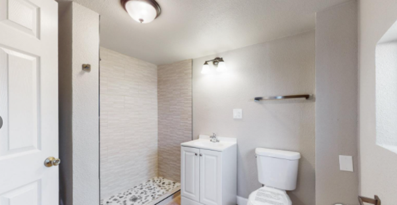 725 Mckinley Ave - Photo 2 of 8