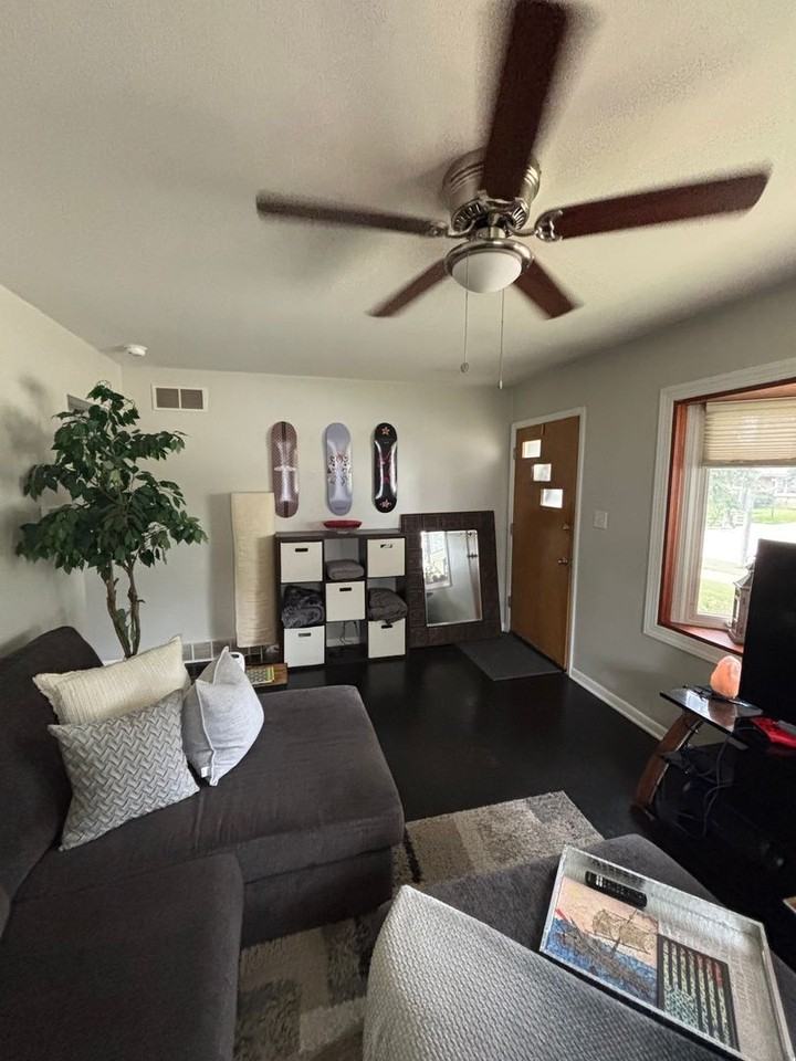 10331 W Caldwell Ave - Photo 3 of 19