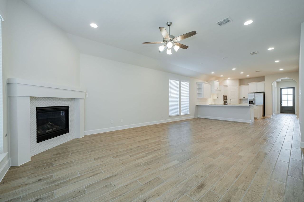 2457 Auburn St - Photo 2 of 32