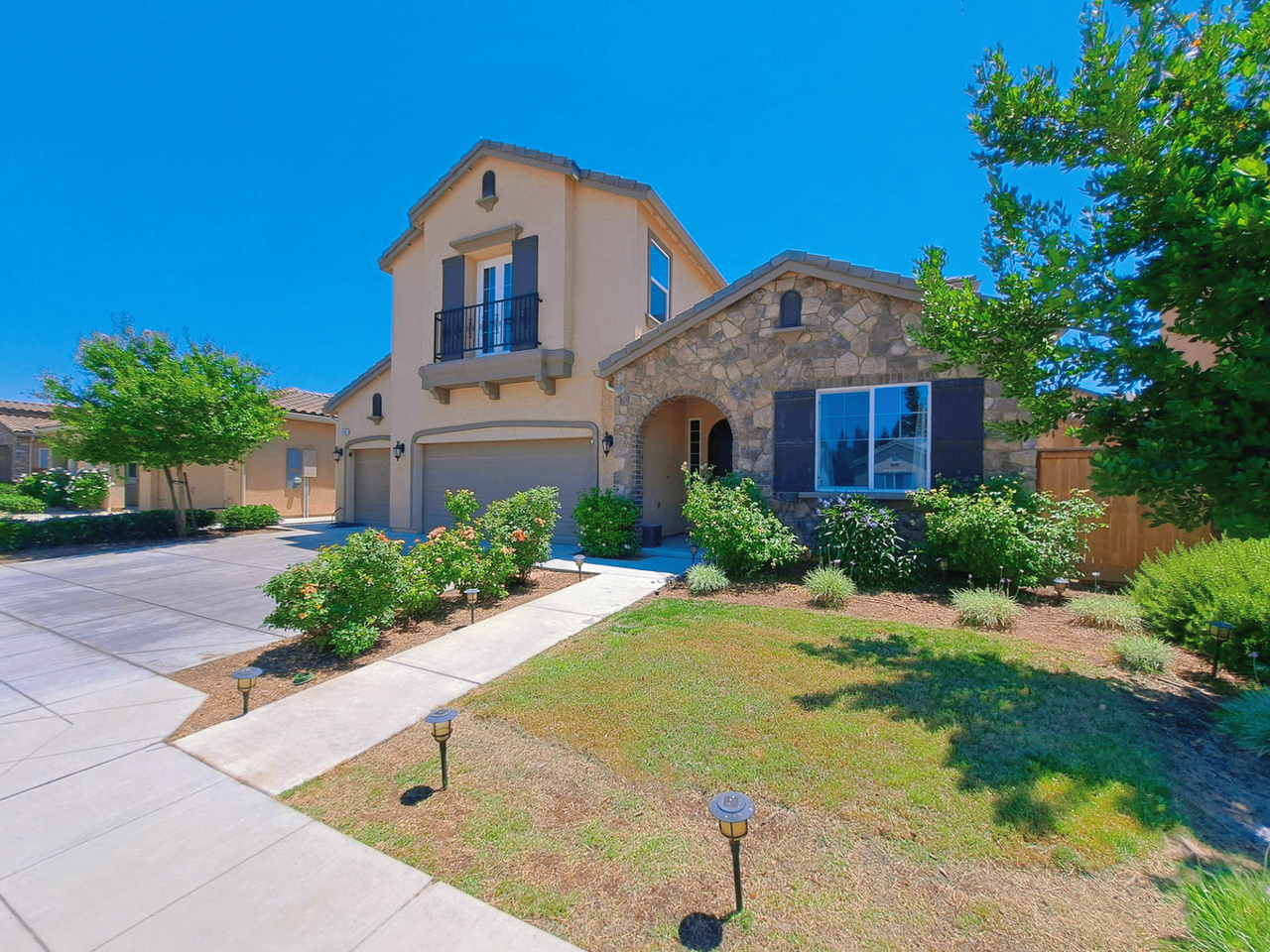 4266 Sierra Madre Ave - Photo 3 of 34