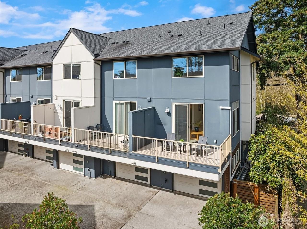 4071 Ne 50th St - Photo 2 of 36