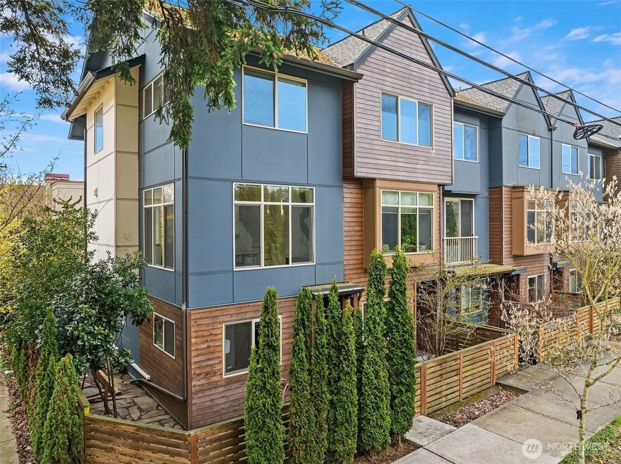 4071 Ne 50th St - Photo 3 of 36