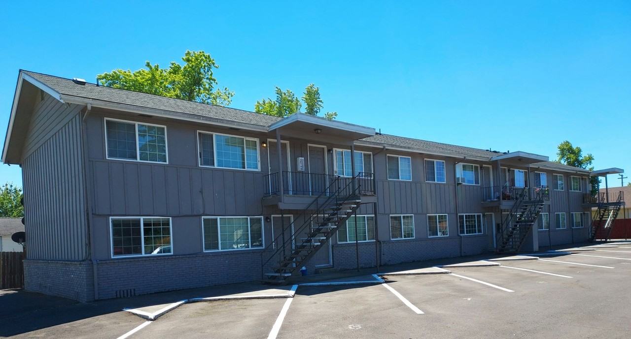 810 18th Ave Sw #05 - Photo 2 of 9