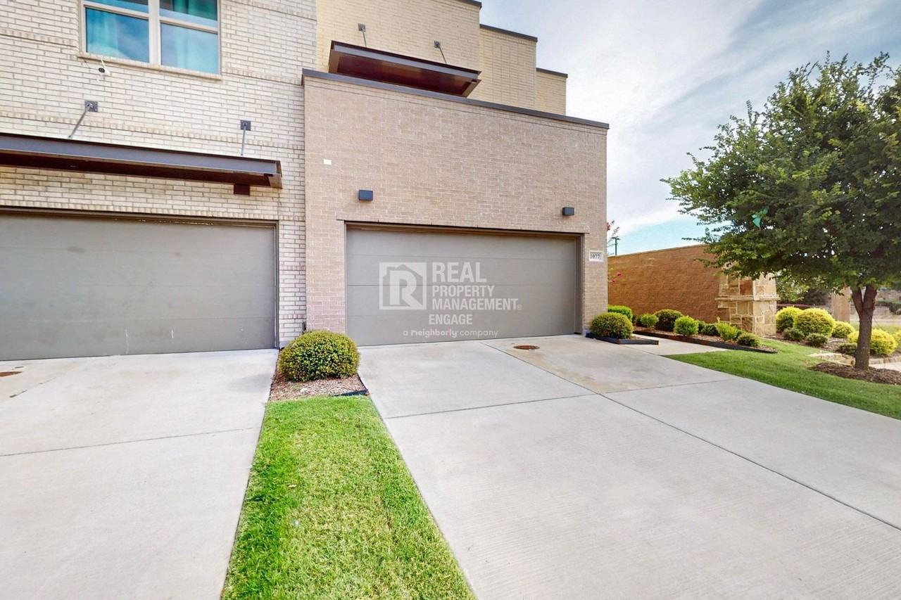 1077 Maverick Dr - Photo 2 of 40