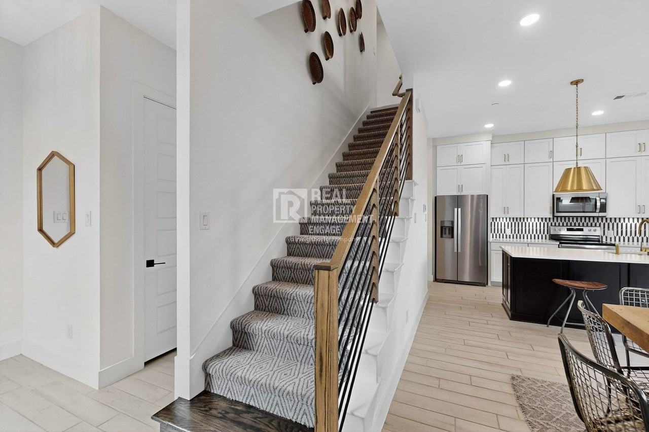 1077 Maverick Dr - Photo 5 of 39