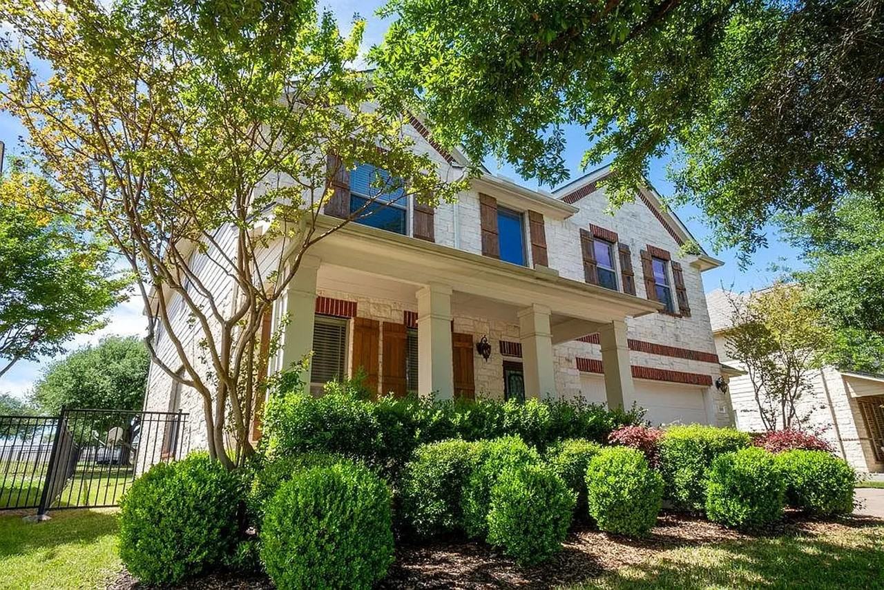 1509 Greenside Dr - Photo 3 of 35