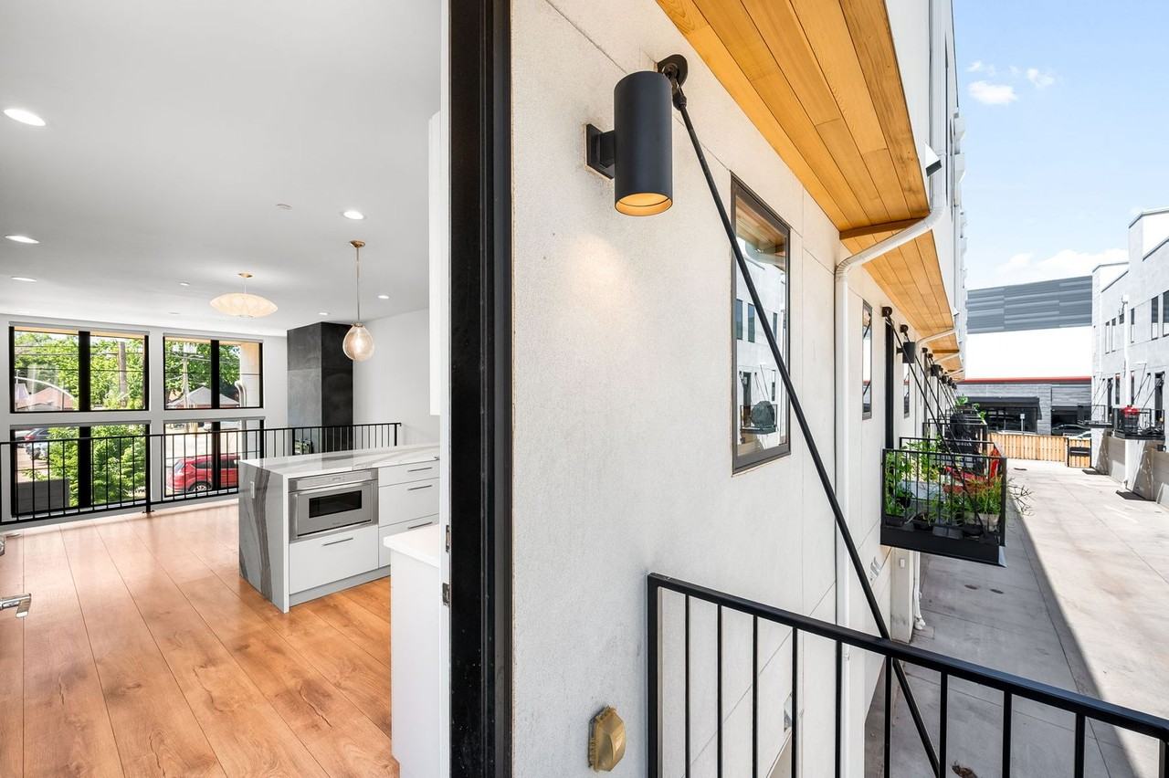 4263 E 8th Ave - Photo 5 of 40