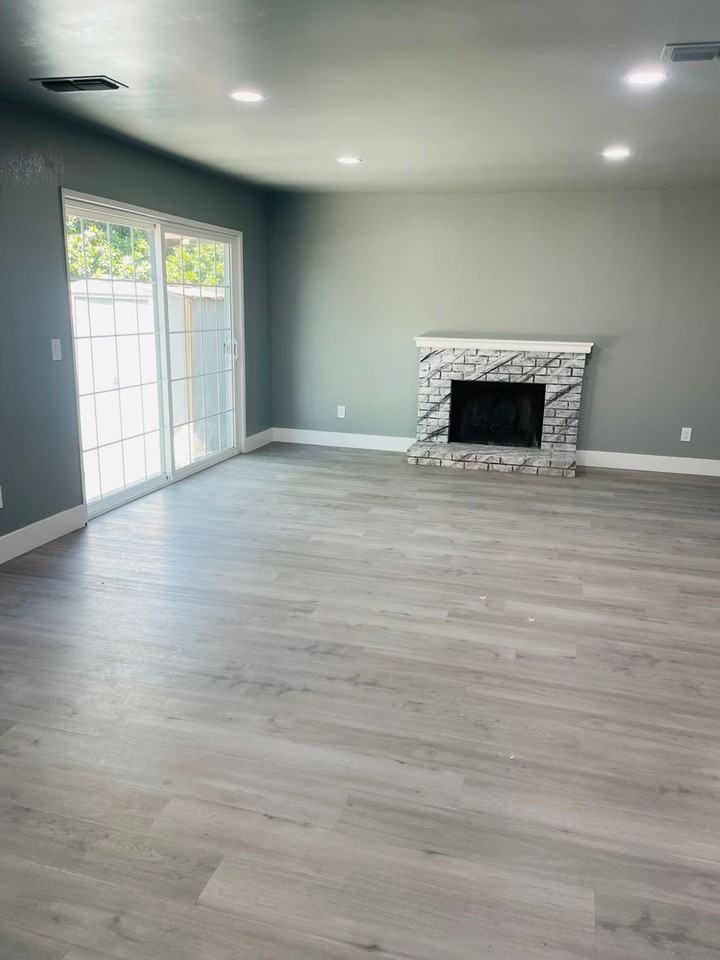 1085 Piedmont Dr - Photo 4 of 17