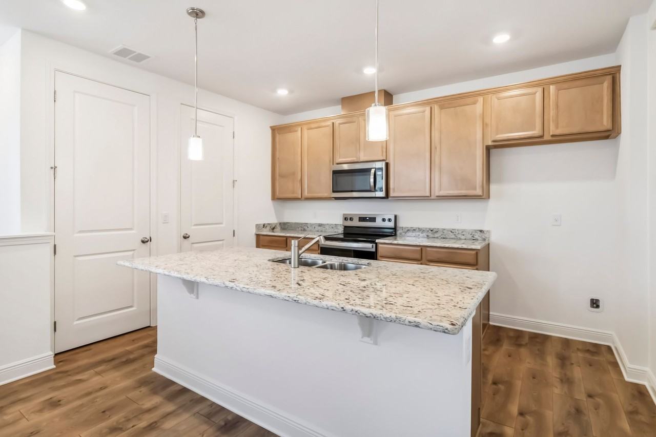 10388 Bragg Aly - Photo 4 of 27