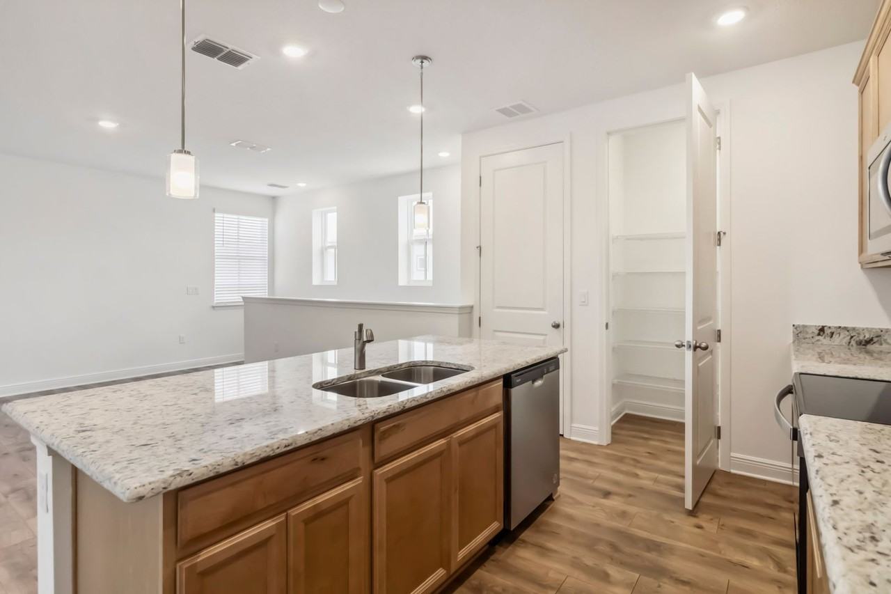 10388 Bragg Aly - Photo 5 of 27