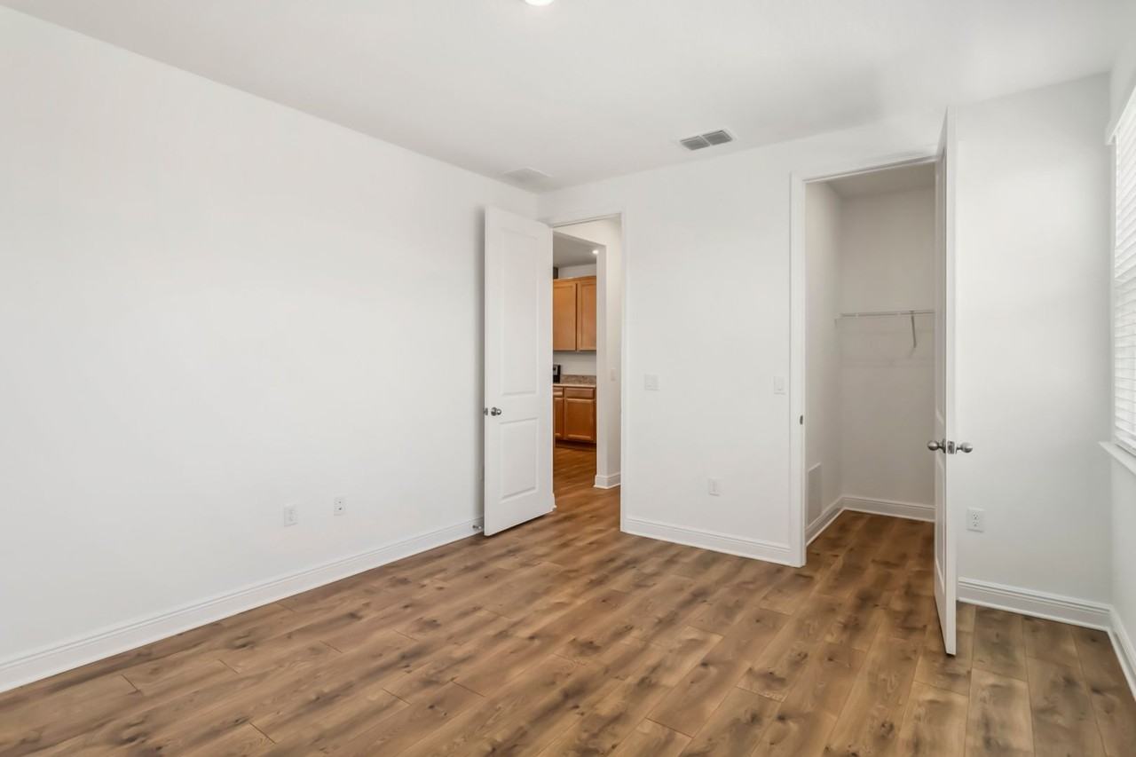 10388 Bragg Aly - Photo 6 of 27