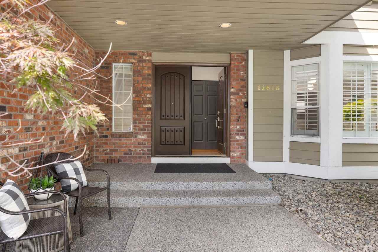 11616 Ne 67th St - Photo 2 of 22