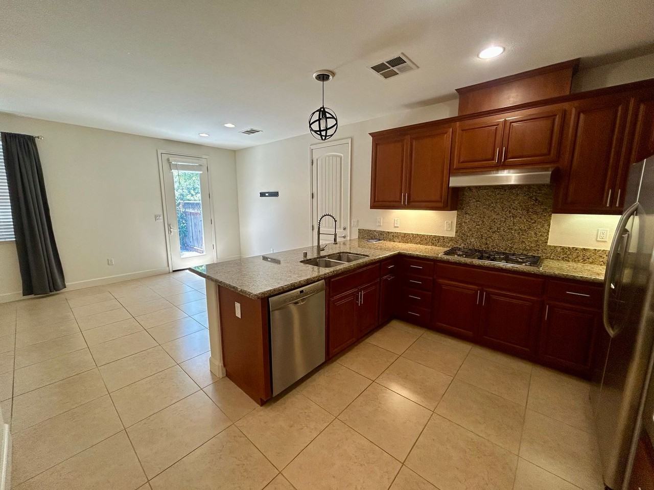 462 E Main Ave - Photo 4 of 18