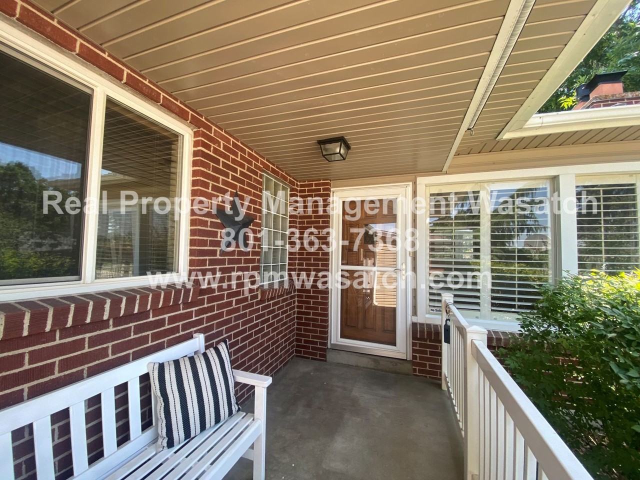 7089 S 2825 E - Photo 5 of 39