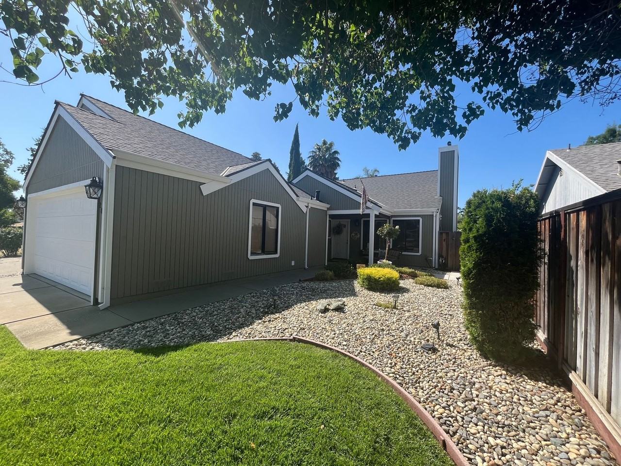 283 Yosemite Pl - Photo 3 of 37