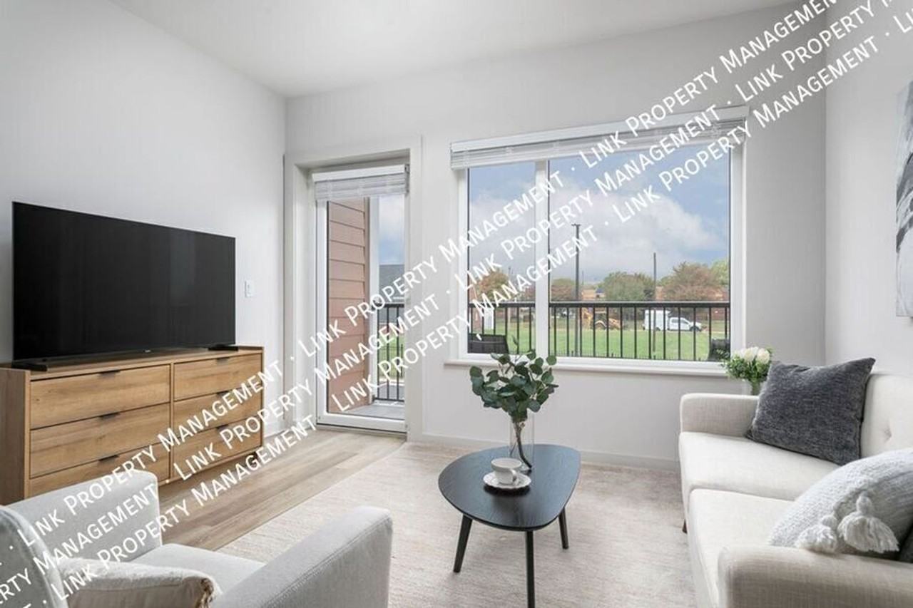 245 W 26th St - Photo 2 of 35