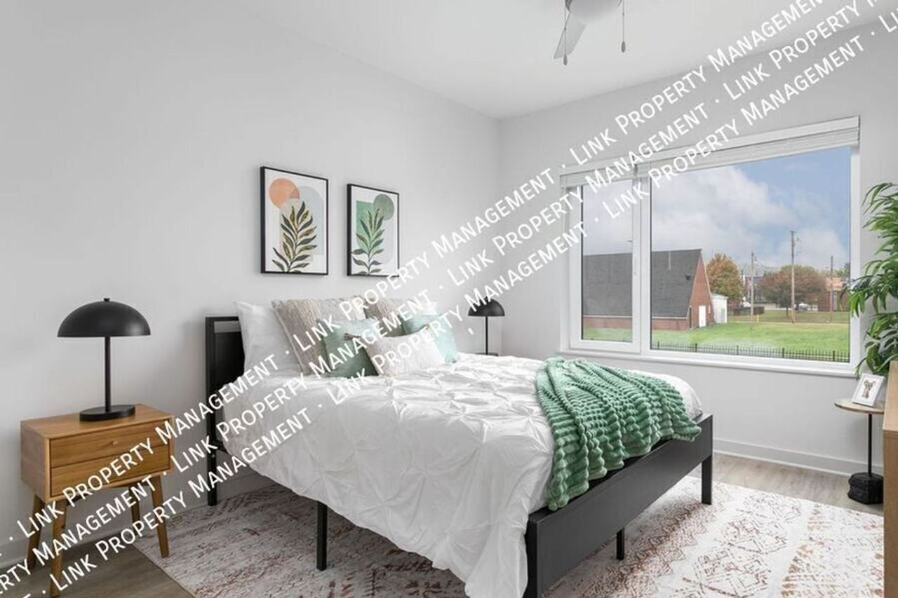 245 W 26th St - Photo 4 of 35