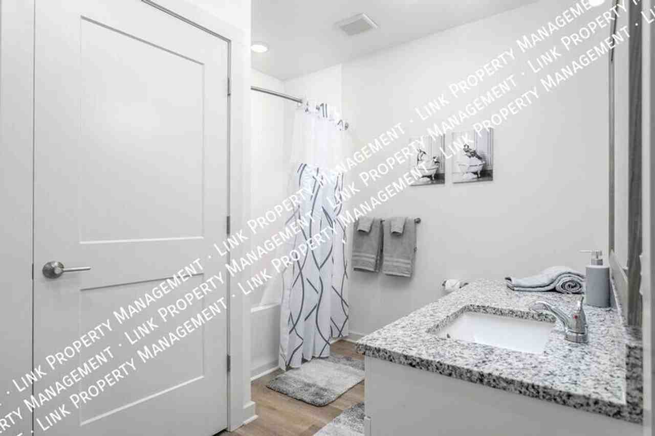 245 W 26th St - Photo 5 of 35