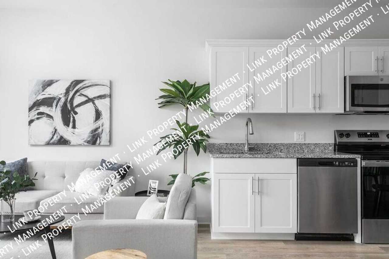 245 W 26th St - Photo 6 of 35