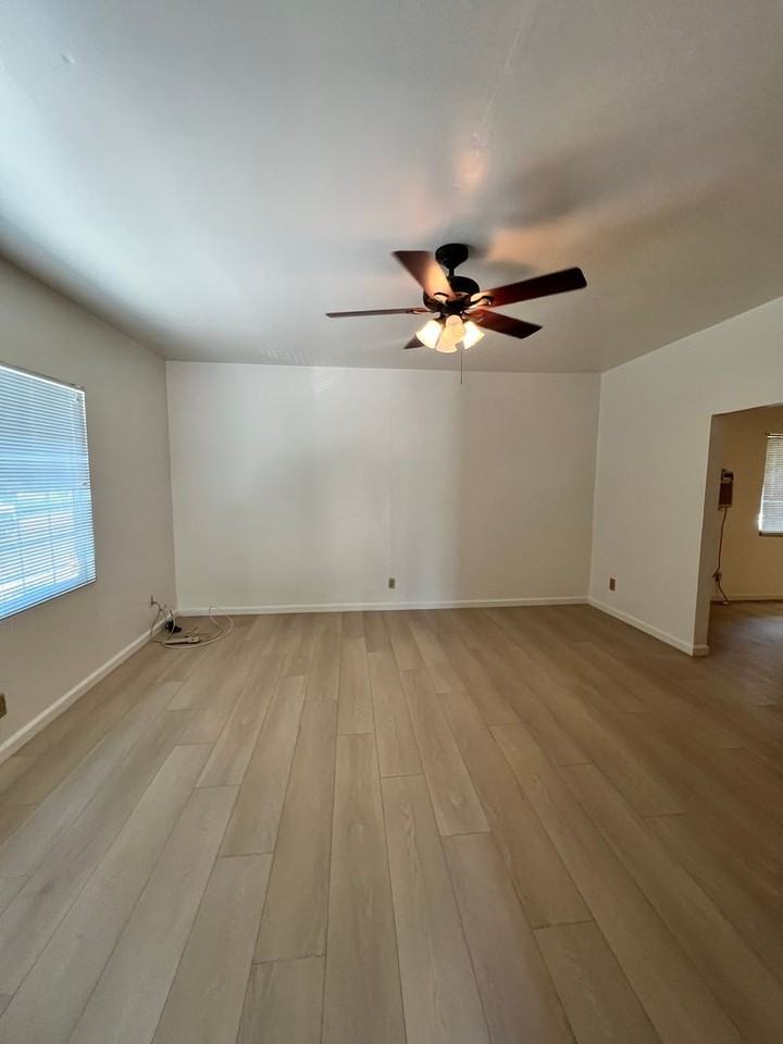 1029 3rd St - Photo 3 of 9