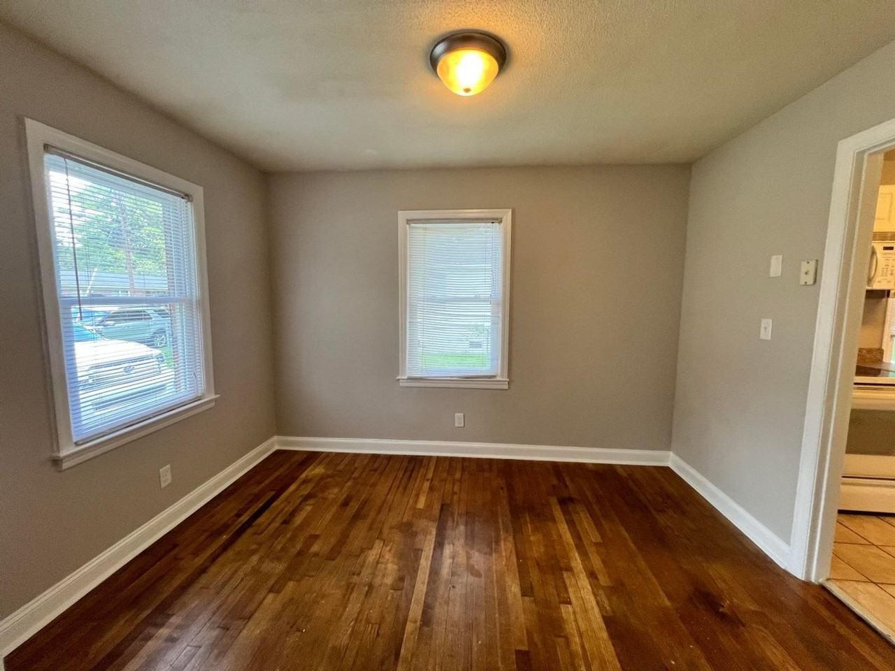 420 Sarah Dr - Photo 2 of 5