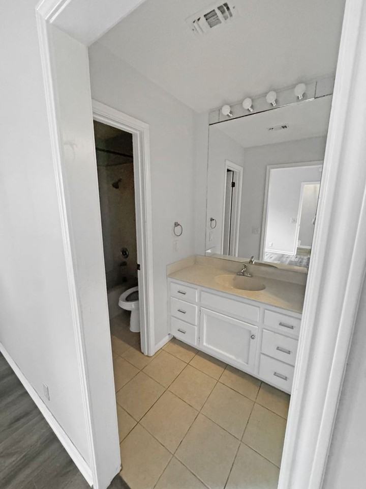 210 Circle St #5 - Photo 3 of 19