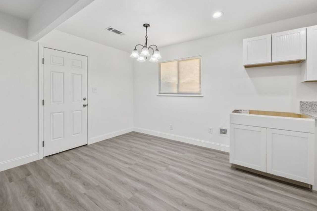 1406 W Roosevelt Ave - Photo 4 of 22