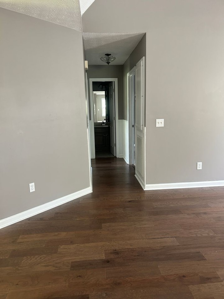 127 Sharon Dr - Photo 5 of 24