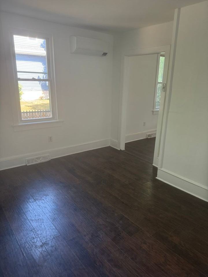 23 E Bayview Ave - Photo 3 of 10
