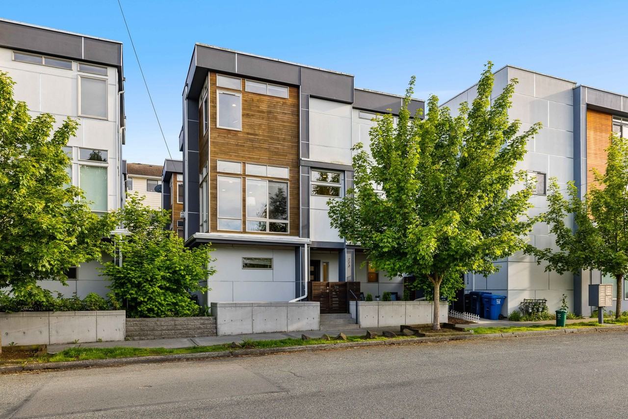 223 Nw 87th St - Photo 2 of 44