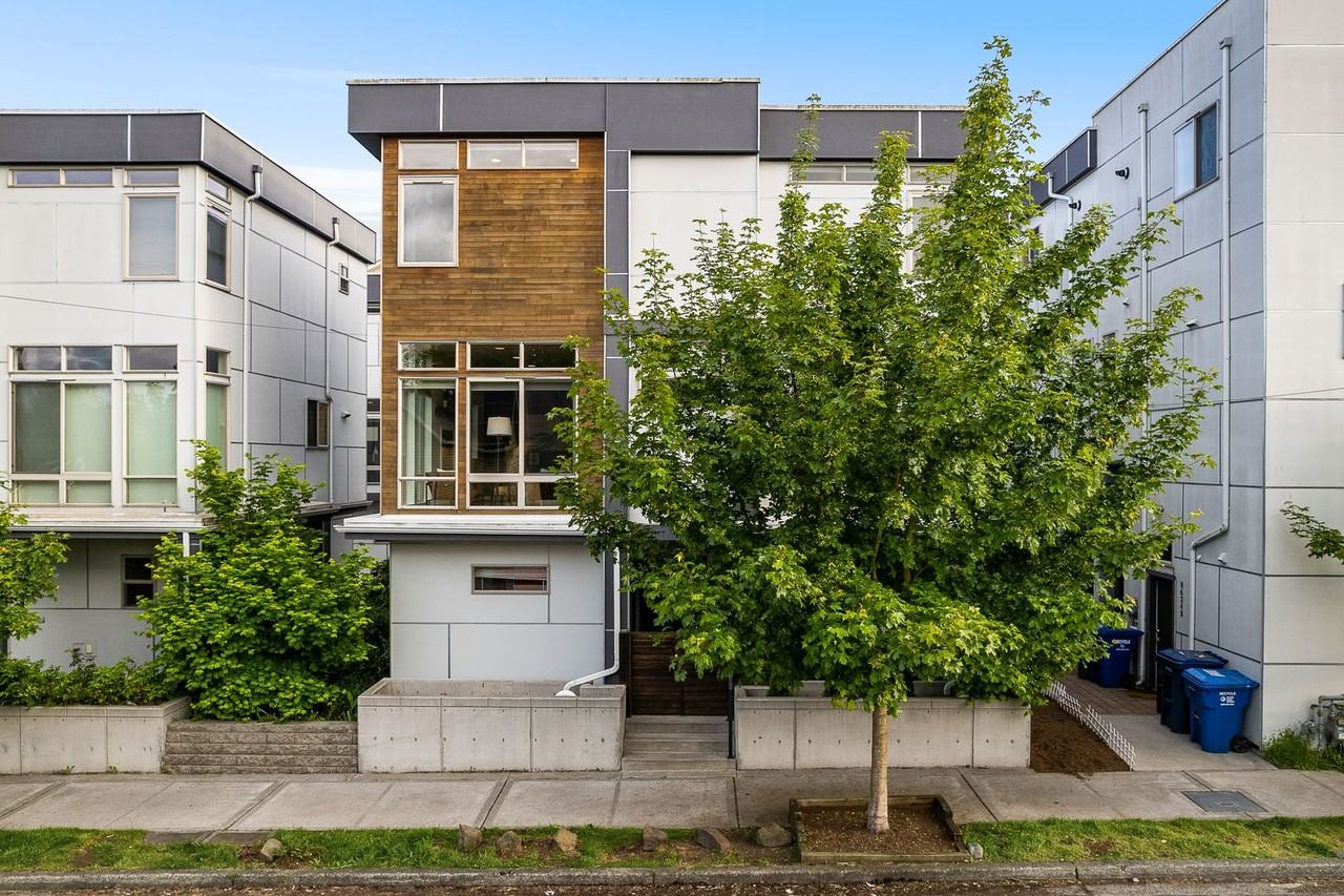 223 Nw 87th St - Photo 3 of 44