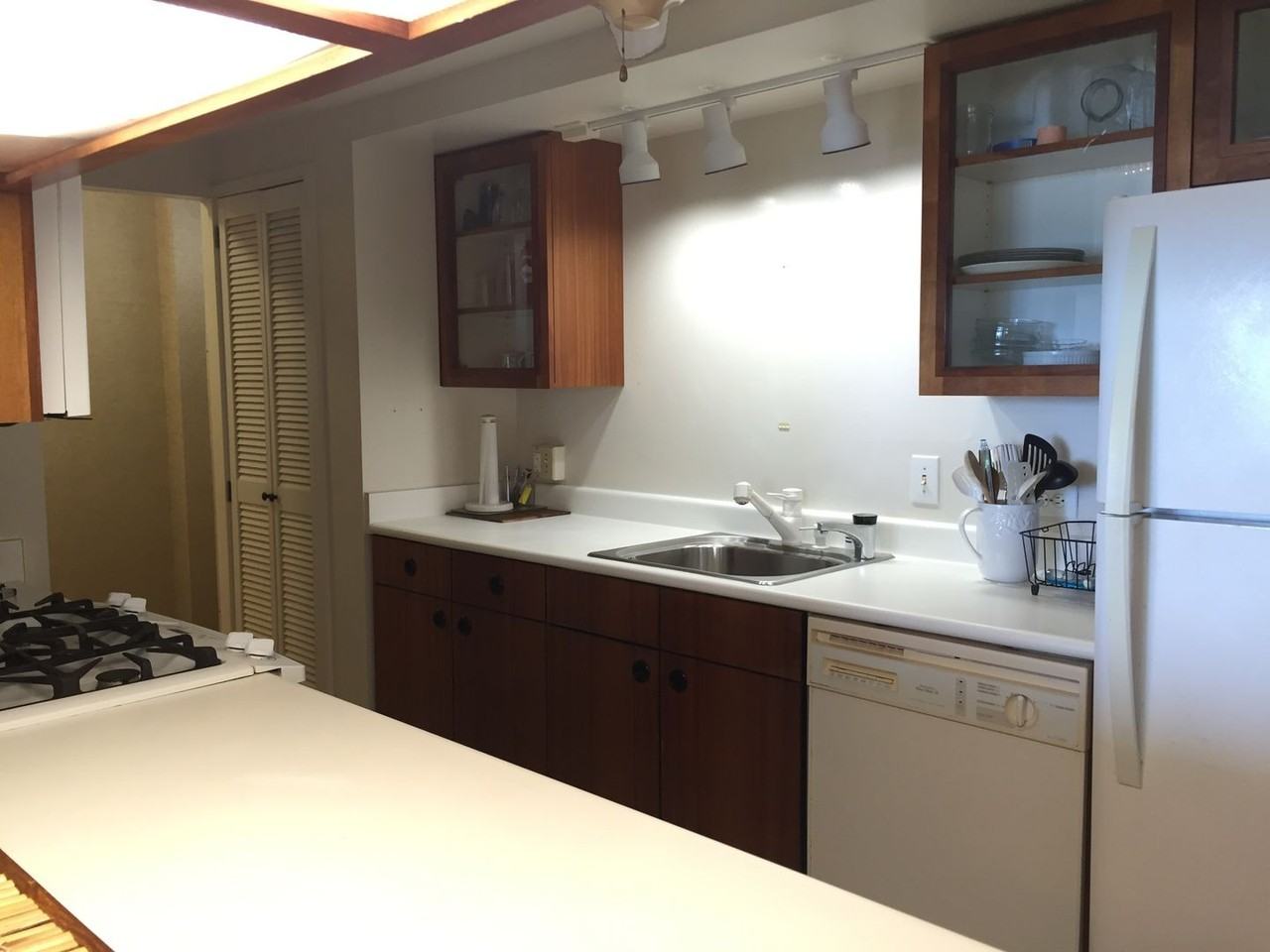 2405 Kalanianaole St #507 - Photo 3 of 11