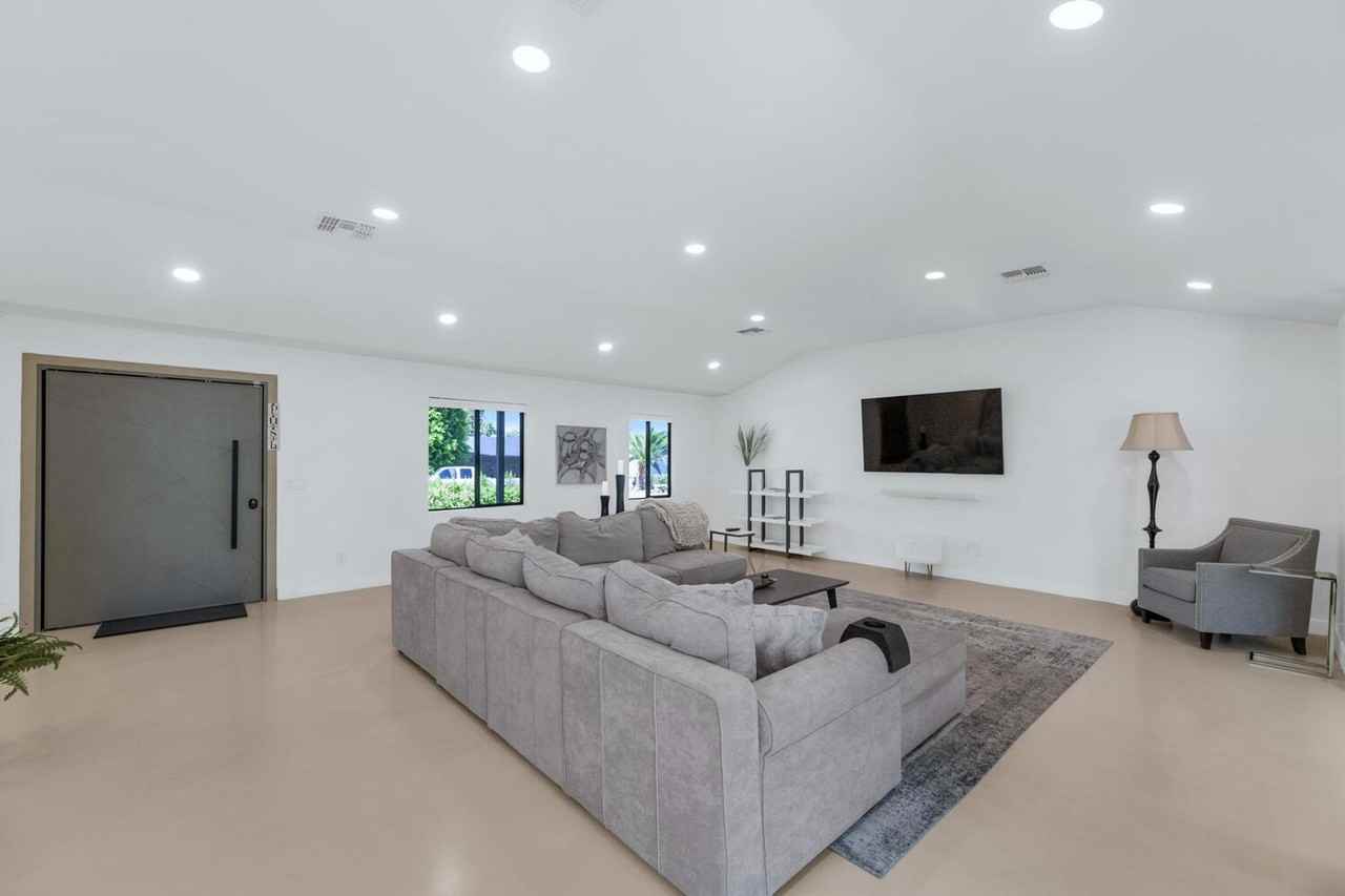 3420 E Oregon Ave - Photo 4 of 30