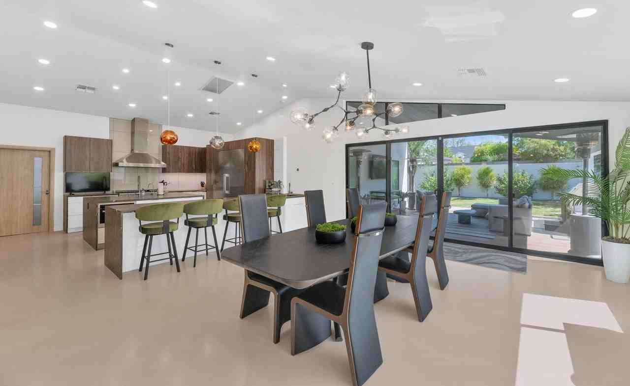 3420 E Oregon Ave - Photo 7 of 30