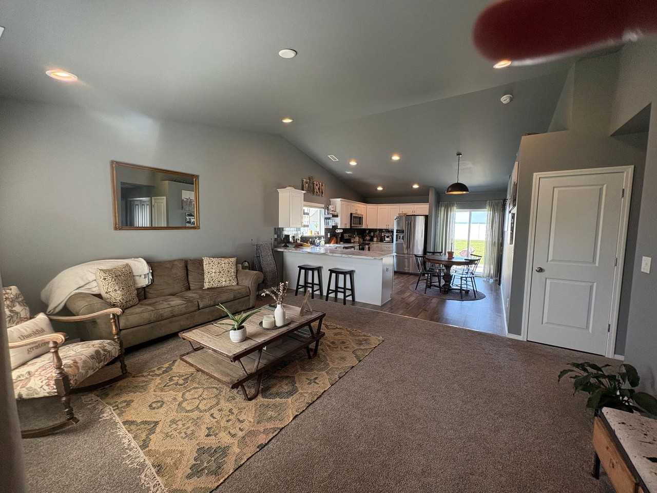 154 E Montmorency Blvd - Photo 4 of 10