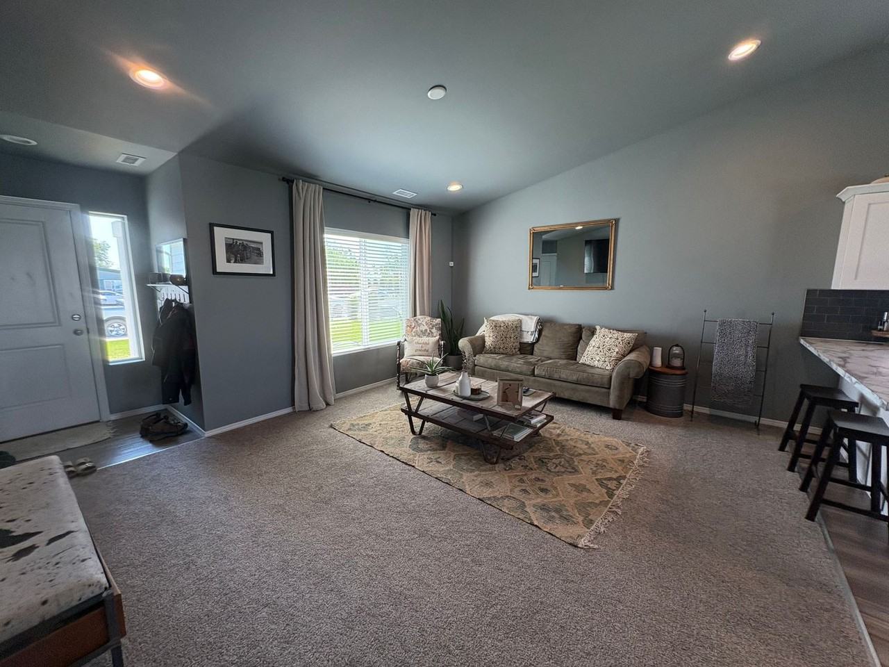 154 E Montmorency Blvd - Photo 5 of 10