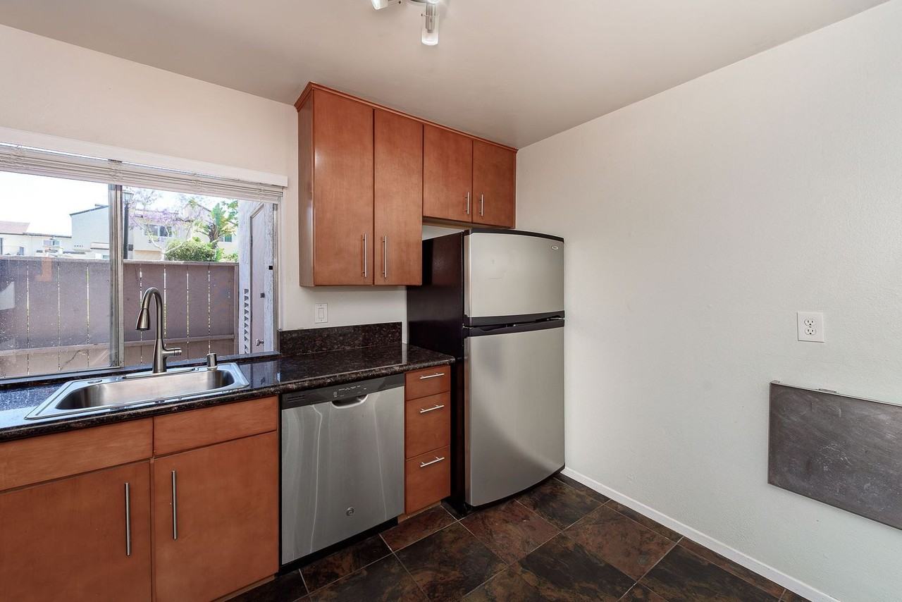 9653 Easter Way - Photo 3 of 31