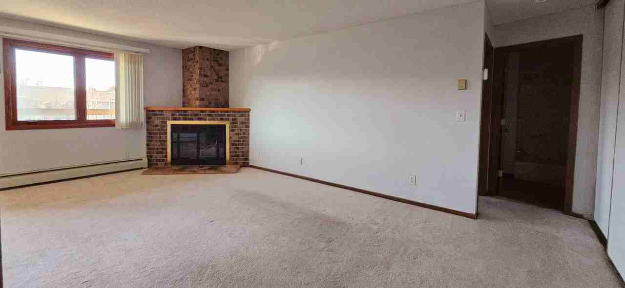 4350 Trenton Ln N - Photo 3 of 12