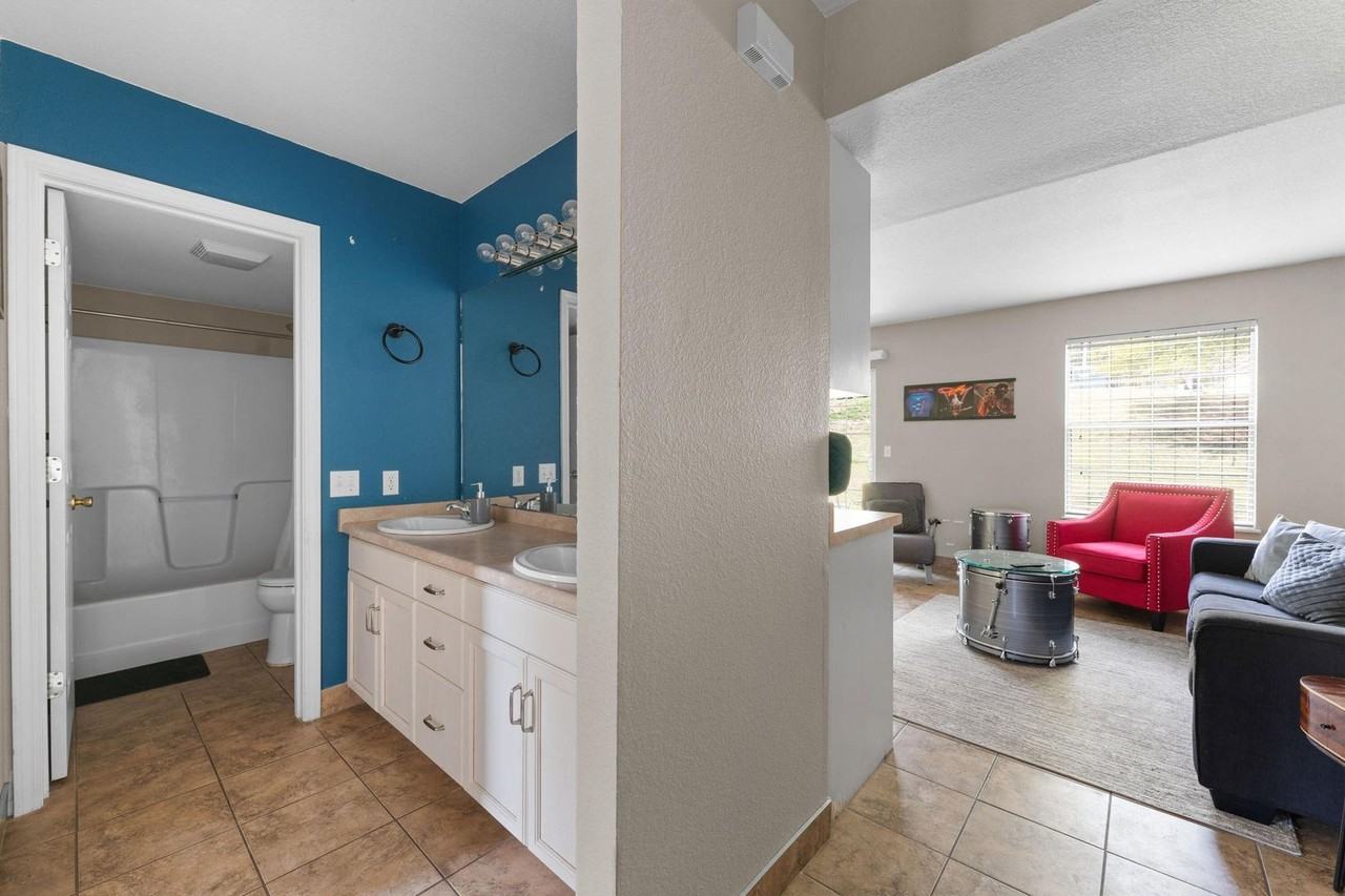 570 Abby Ln #2 - Photo 4 of 7