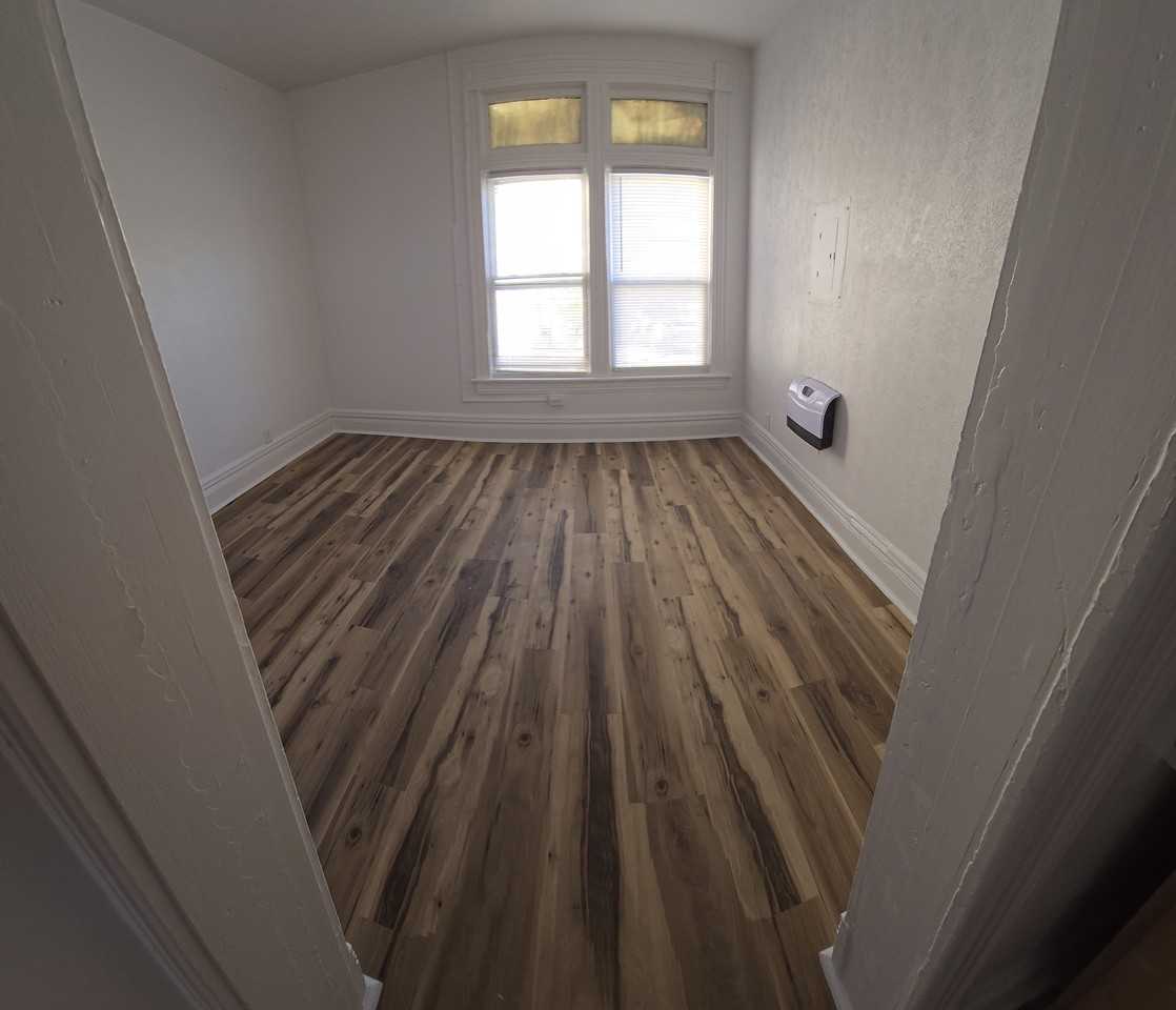 315 W 7th St #A - Photo 2 of 4