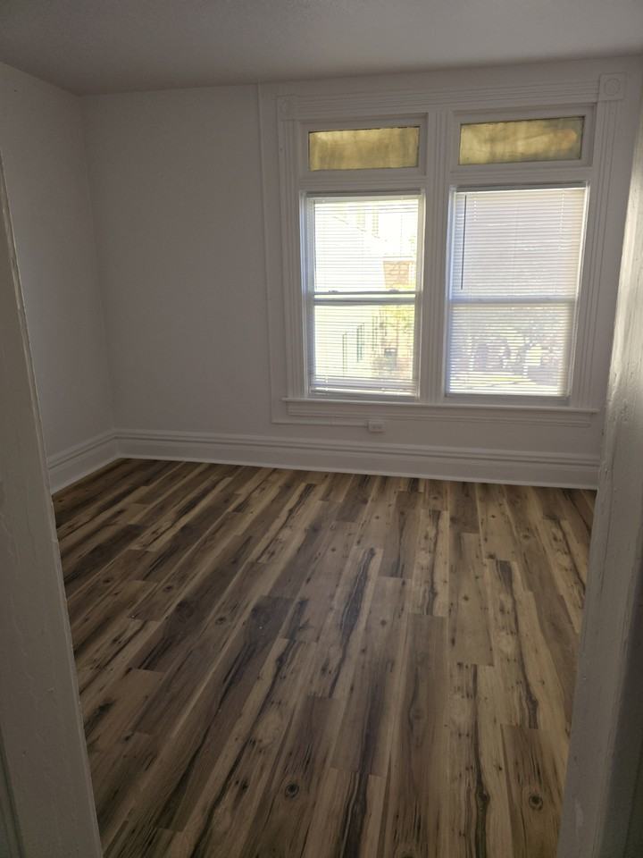 315 W 7th St #A - Photo 4 of 4