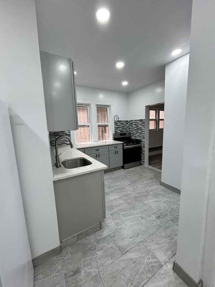 607 E 17th St #1 - Photo 2 of 14