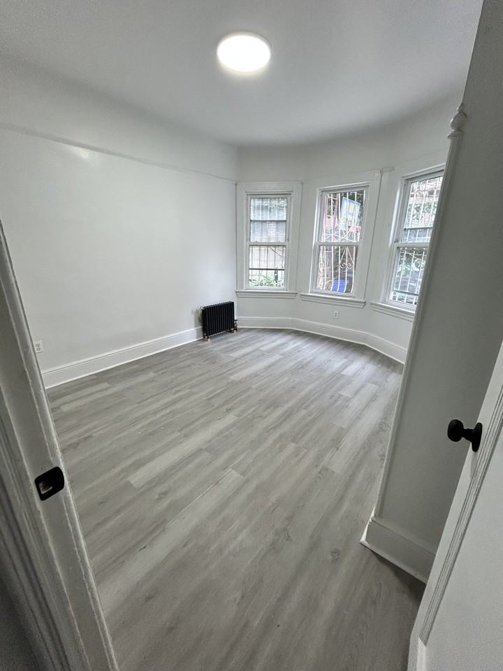 607 E 17th St #1 - Photo 3 of 14