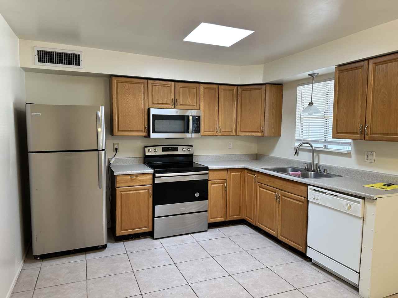 2621 S Calle Yucatan #2621 - Photo 3 of 15