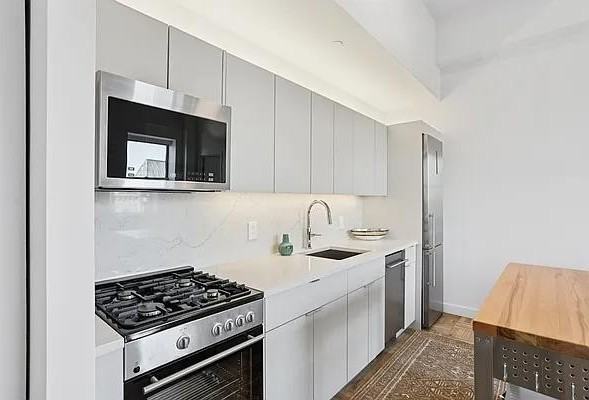 Exchange Pl #20X2801 - Photo 2 of 20