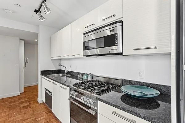 Exchange Pl #20X624 - Photo 2 of 20