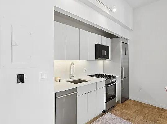 Exchange Pl #20X1623 - Photo 2 of 20