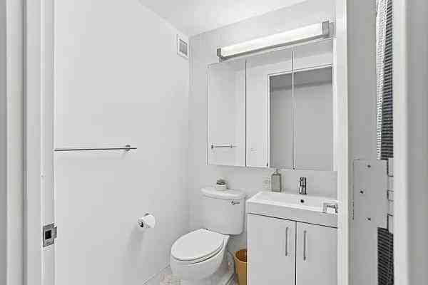 Exchange Pl #20X1502 - Photo 3 of 20