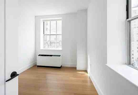 Wall St #2907 - Photo 3 of 20