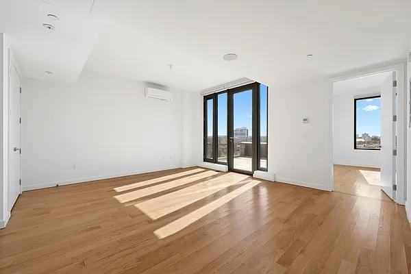 Noll St #822 - Photo 3 of 20